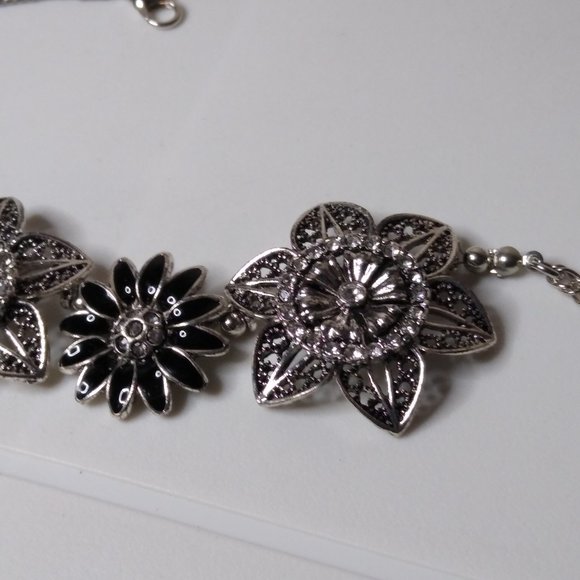 Vintage Metal Flower Necklace Adjustable 18 To 21 Inches - Picture 9 of 13